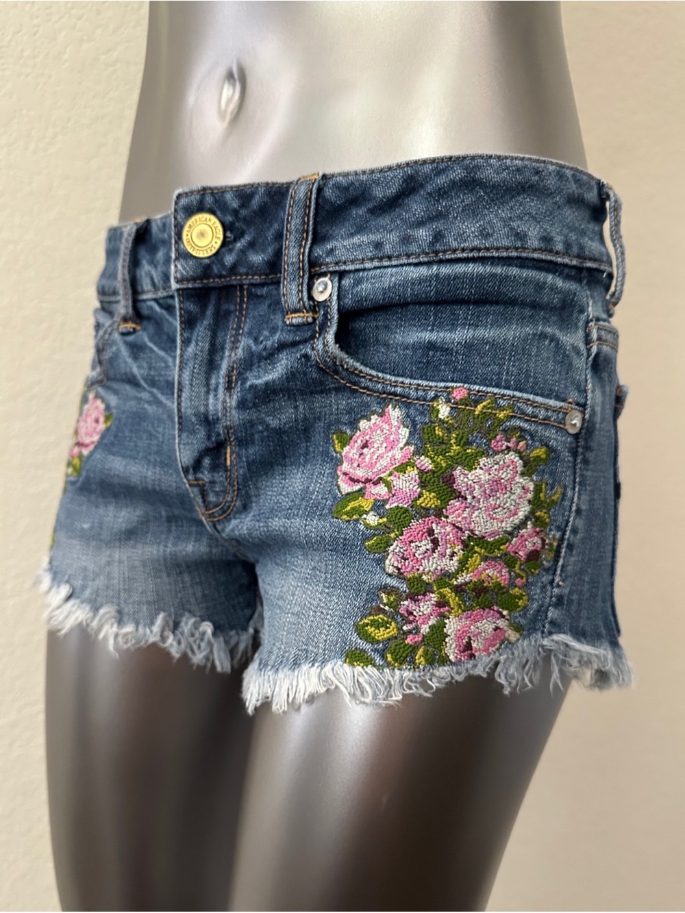 American Eagle Embroidered Shorts Sz2